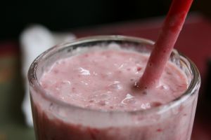 strawberry-lassi-1025736-m